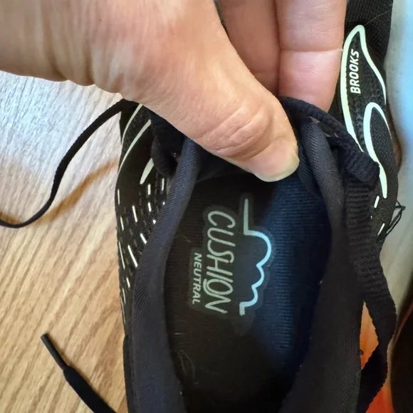 Womens Brooks Black, White, and Orange Glycerin Running Sneakers. Size 8 - Picture 6 of 9
